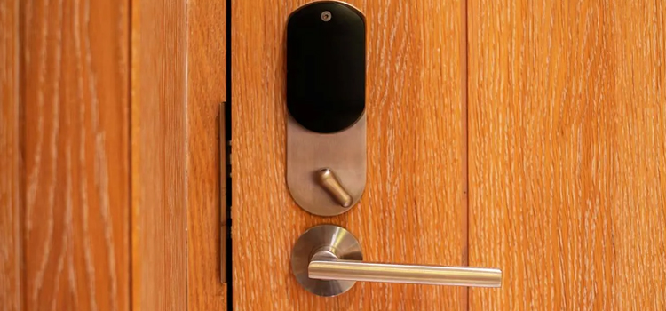 Automatic Locking Door Knob El Granada